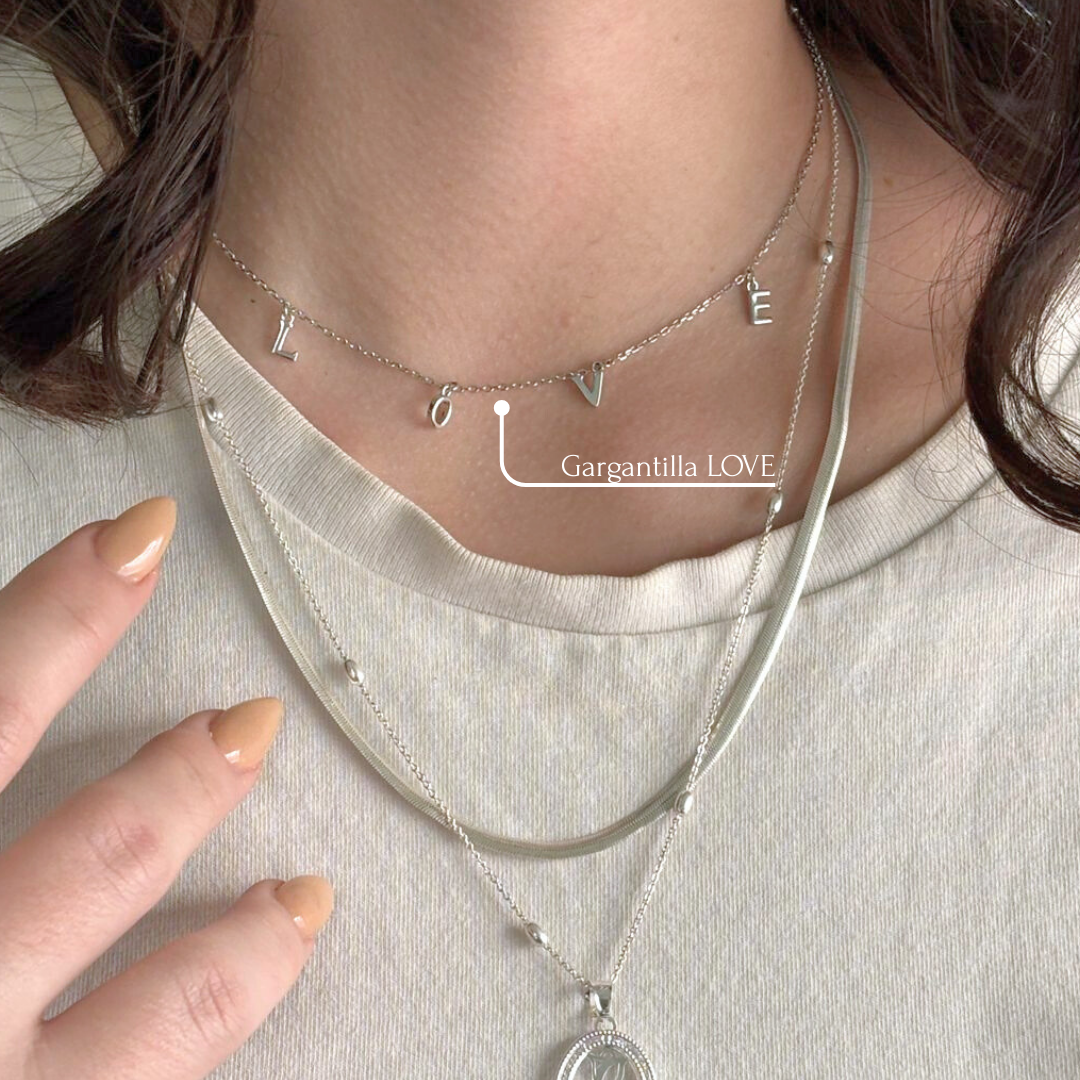 Gargantilla LOVE